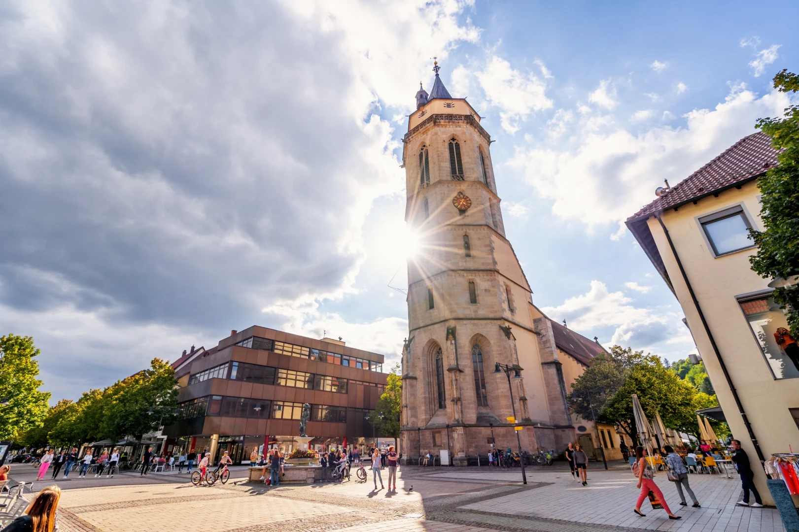 Dekoratives Bildelement, Marktplatz Balingen mit Kirchturm